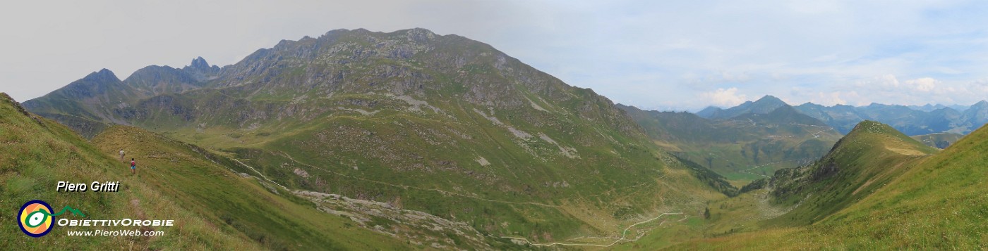 61 Seguiamo il sentiero per  Baita di Foppa Alta da dove scendere per la Valle di Ponteranica.jpg